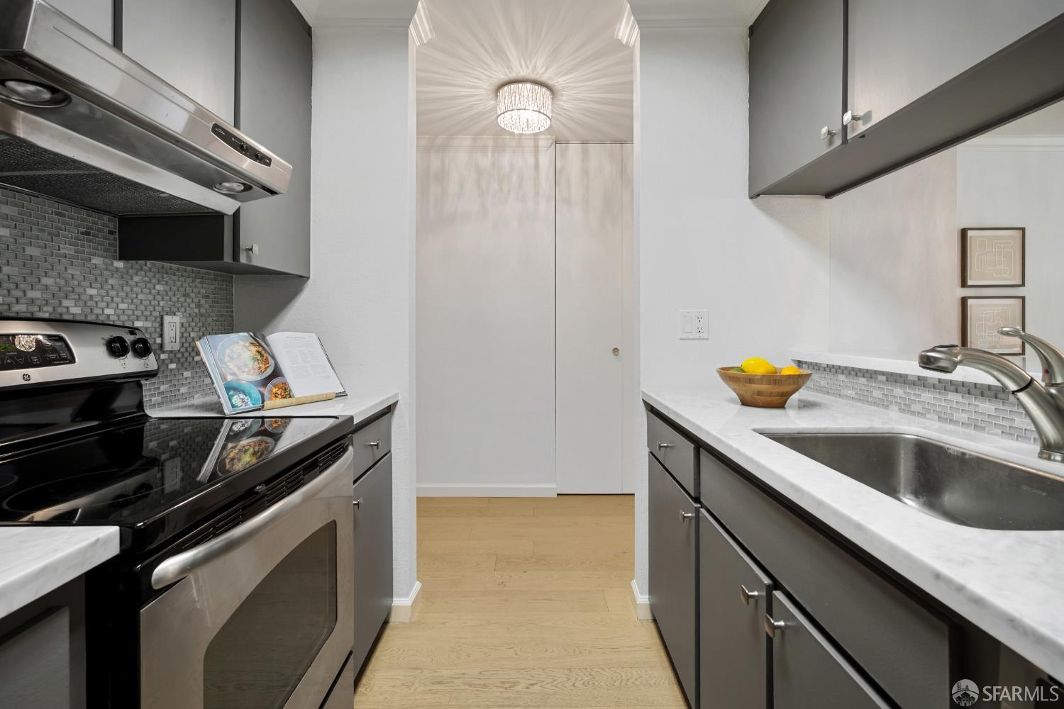 Detail Gallery Image 4 of 25 For 2149 Shelter Creek Ln, San Bruno,  CA 94066 - 1 Beds | 1 Baths