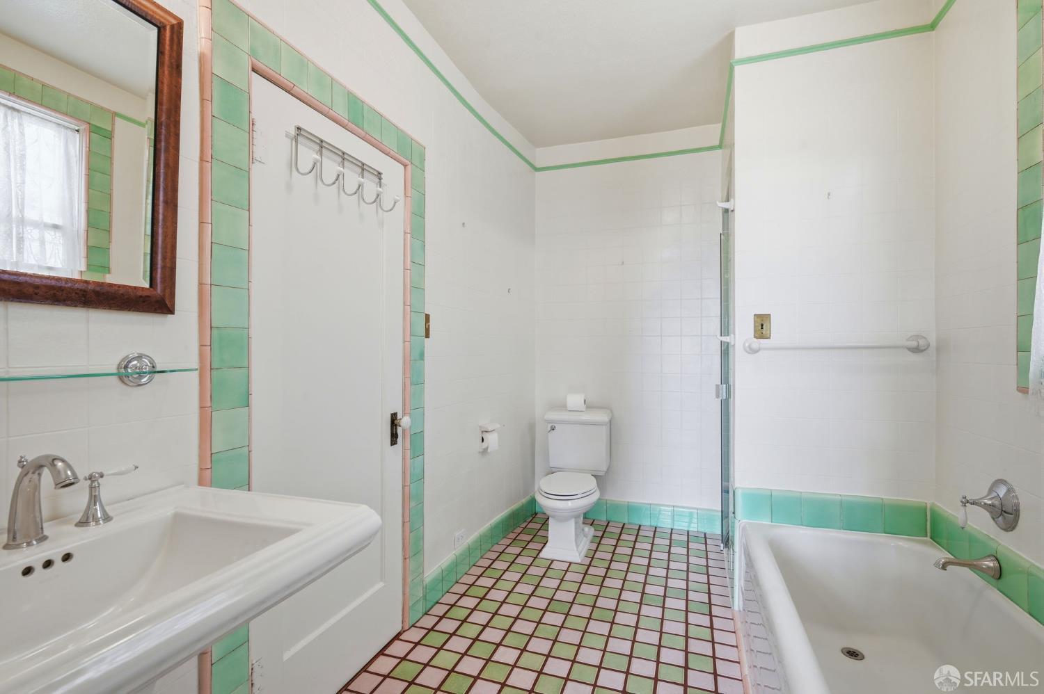 Detail Gallery Image 38 of 61 For 72 Castro St, San Francisco,  CA 94114 - 4 Beds | 2 Baths