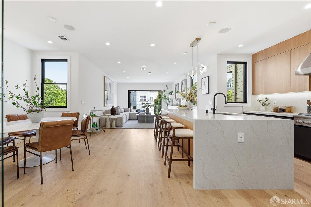 Detail Gallery Image 13 of 83 For 554 18th Ave, San Francisco,  CA 94121 - 5 Beds | 3/1 Baths