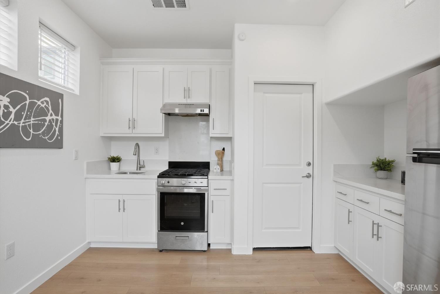 Detail Gallery Image 10 of 36 For 1520 Landing St, Pittsburg,  CA 94565 - 5 Beds | 4 Baths