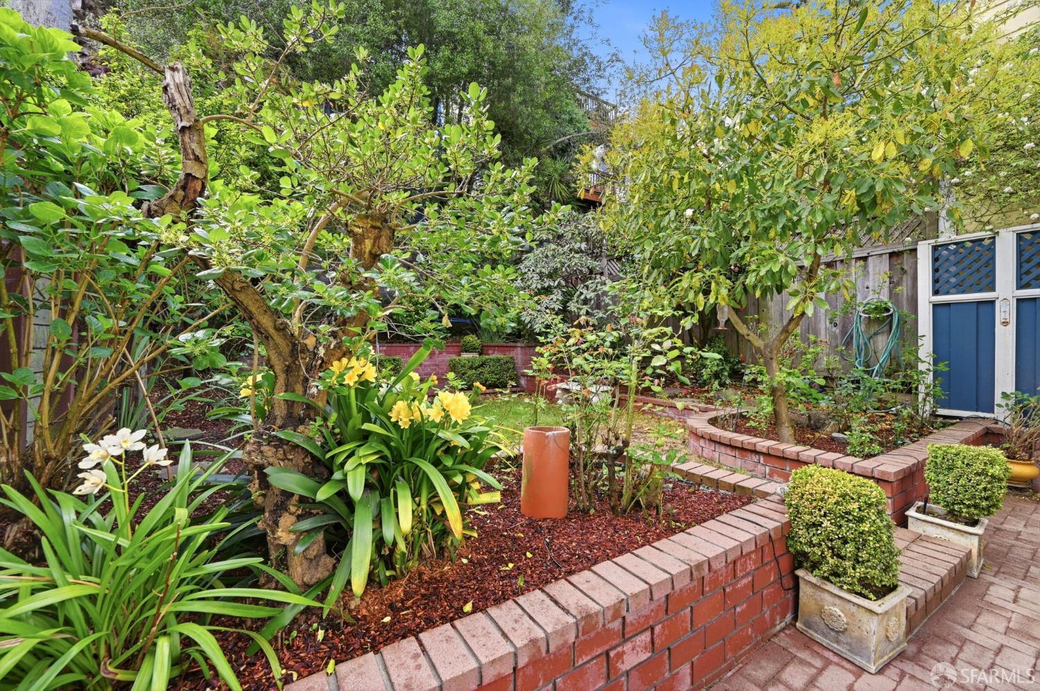 Detail Gallery Image 48 of 61 For 72 Castro St, San Francisco,  CA 94114 - 4 Beds | 2 Baths