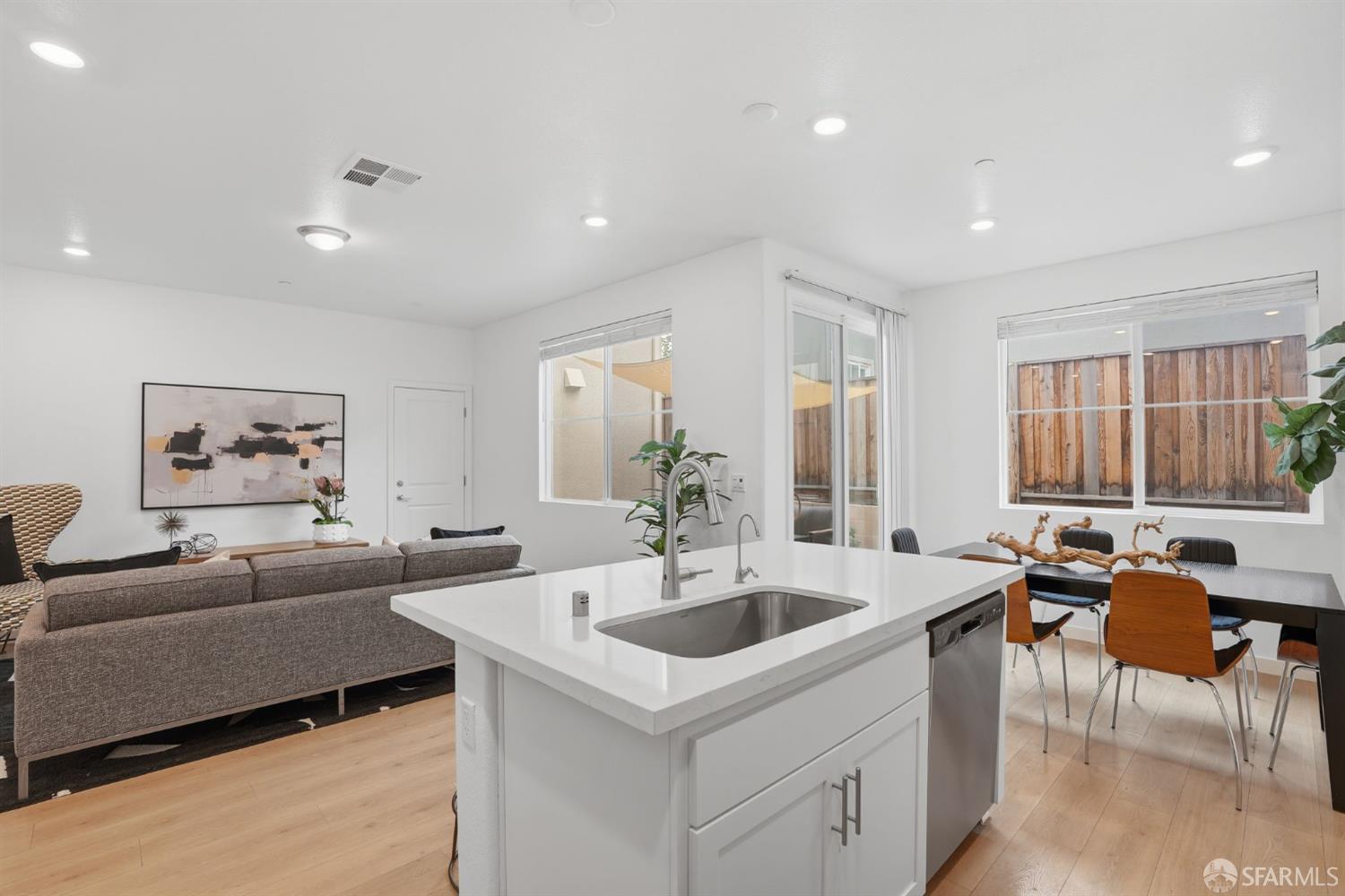 Detail Gallery Image 7 of 36 For 1520 Landing St, Pittsburg,  CA 94565 - 5 Beds | 4 Baths