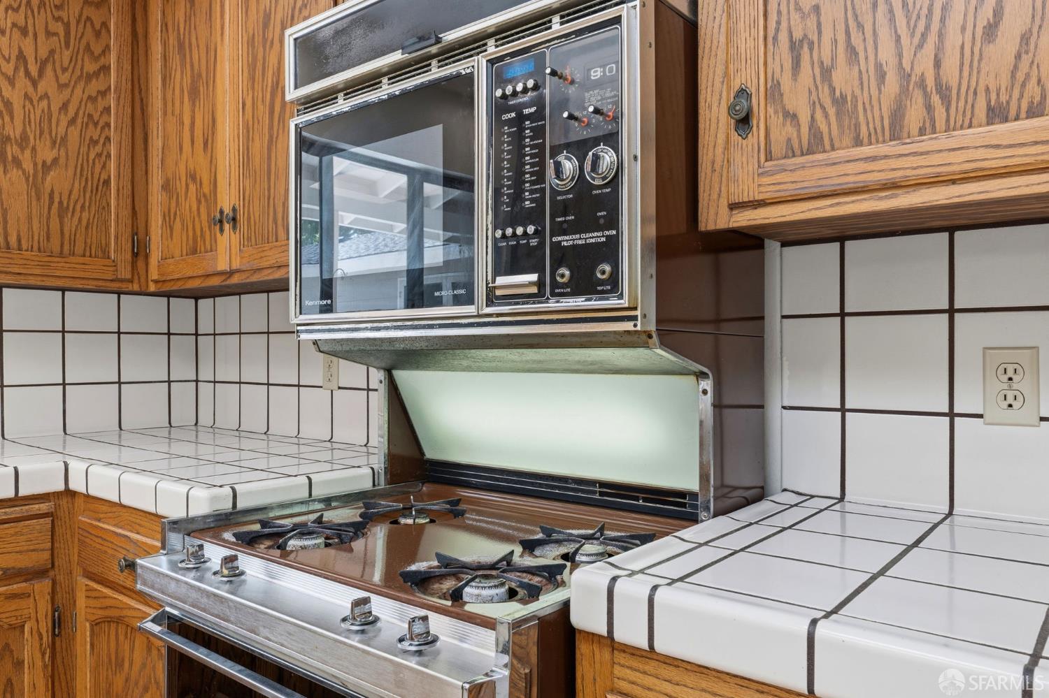 Detail Gallery Image 12 of 41 For 1322 Ashwood Ct, San Mateo,  CA 94402 - 3 Beds | 2 Baths