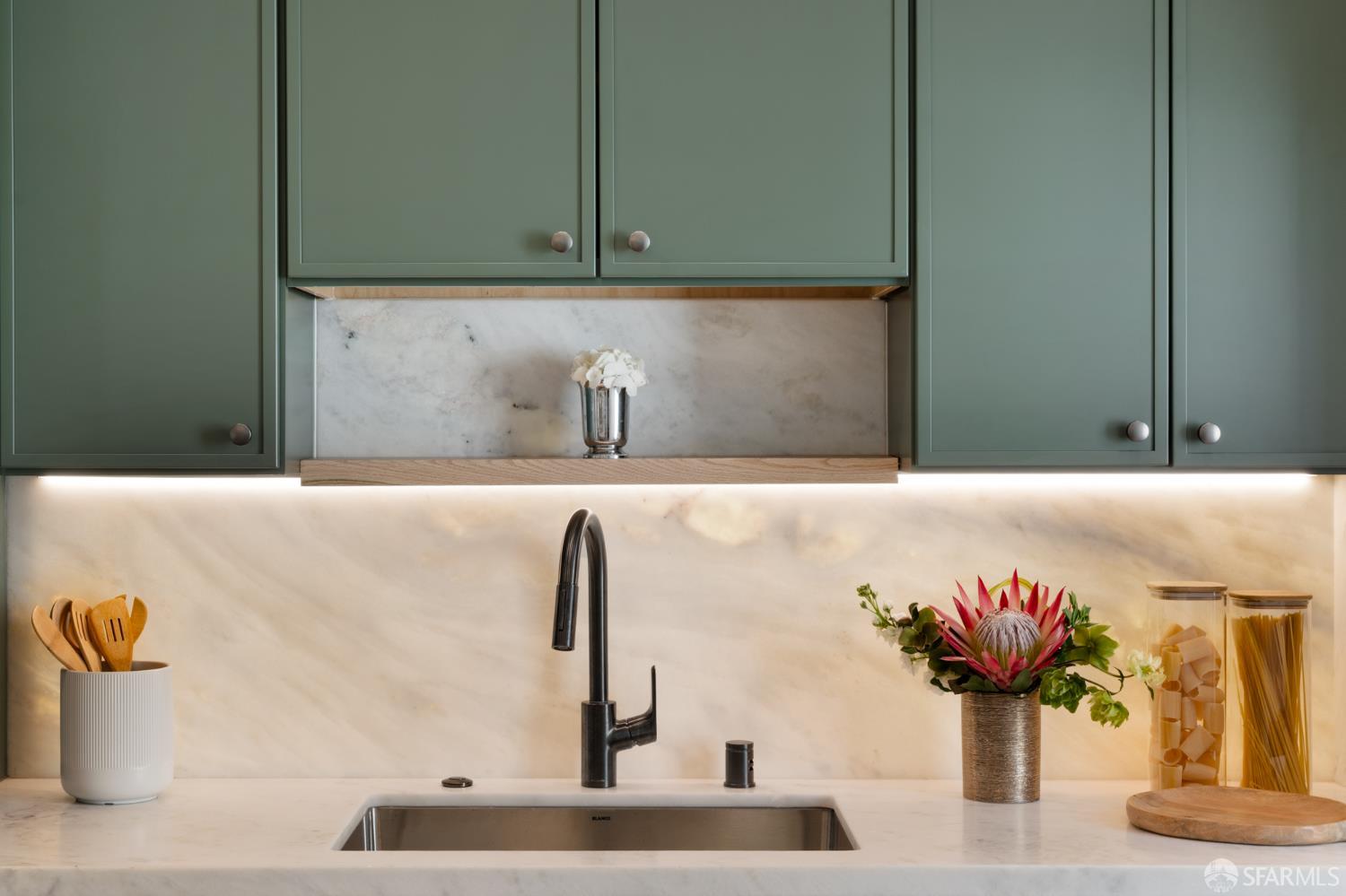 Detail Gallery Image 5 of 37 For 2060 Union St #5,  San Francisco,  CA 94123 - 2 Beds | 1 Baths