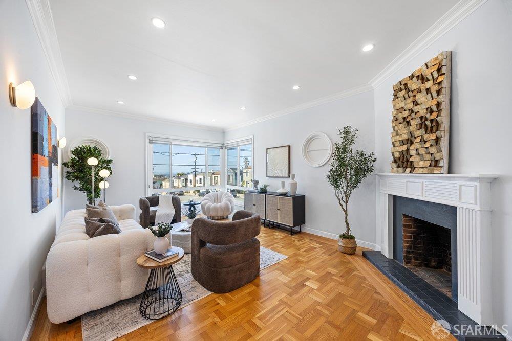 Detail Gallery Image 2 of 27 For 1500 41st Ave, San Francisco,  CA 94122 - 3 Beds | 3 Baths