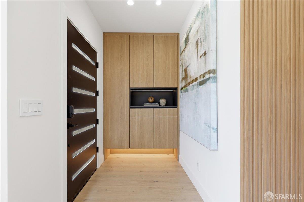 Detail Gallery Image 5 of 83 For 554 18th Ave, San Francisco,  CA 94121 - 5 Beds | 3/1 Baths