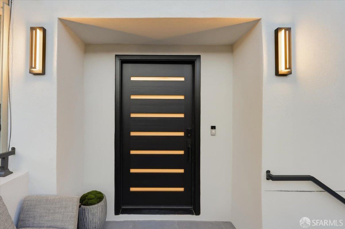 Detail Gallery Image 4 of 83 For 554 18th Ave, San Francisco,  CA 94121 - 5 Beds | 3/1 Baths