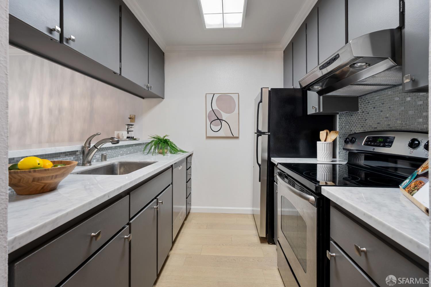 Detail Gallery Image 3 of 25 For 2149 Shelter Creek Ln, San Bruno,  CA 94066 - 1 Beds | 1 Baths