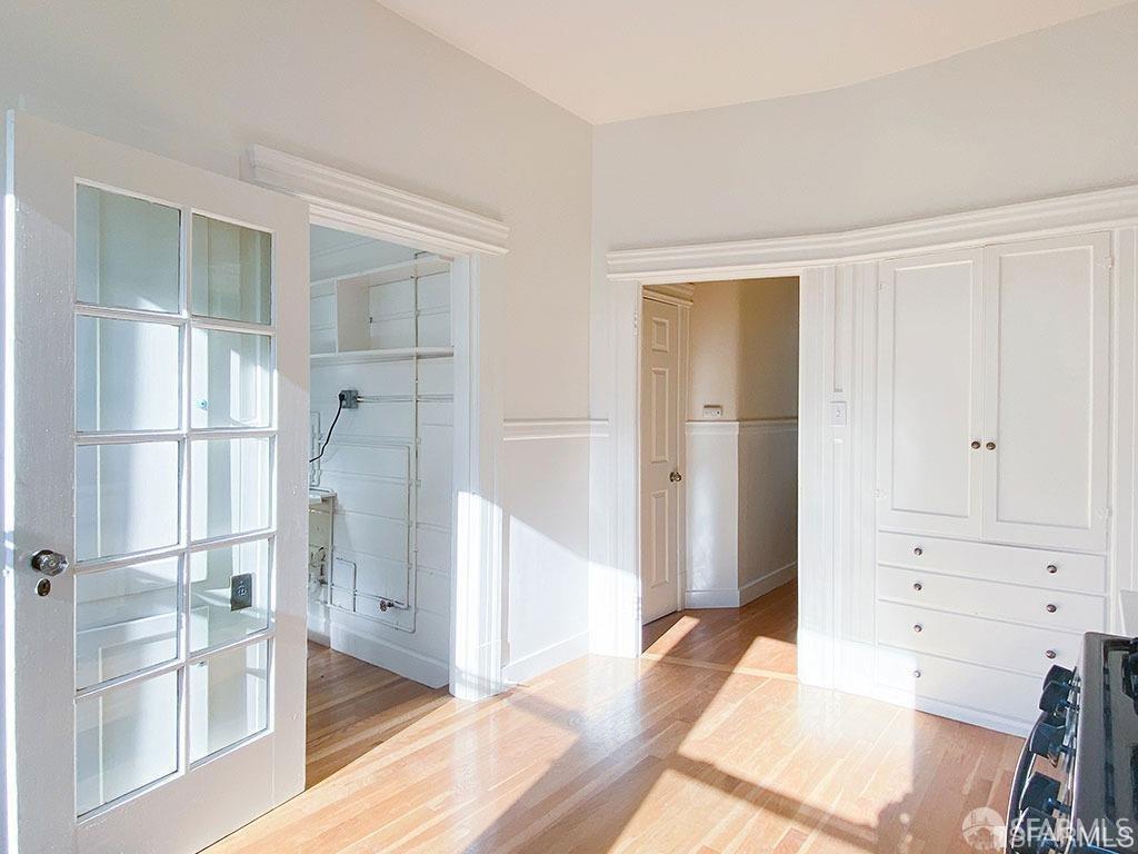 Detail Gallery Image 3 of 16 For 527 Union St, San Francisco,  CA 94133 - 2 Beds | 1 Baths