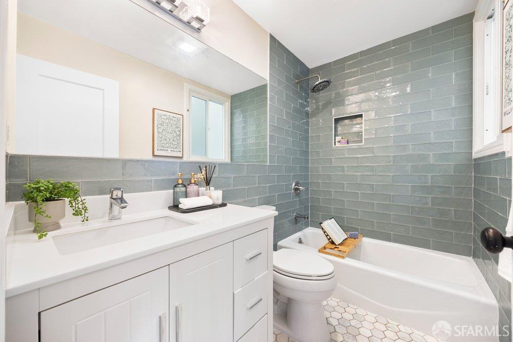 Detail Gallery Image 11 of 27 For 1500 41st Ave, San Francisco,  CA 94122 - 3 Beds | 3 Baths