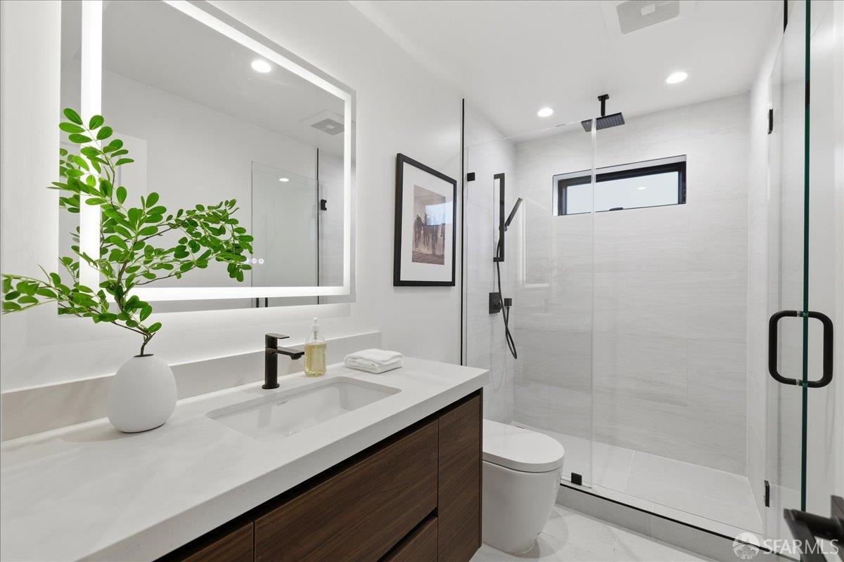 Detail Gallery Image 62 of 83 For 554 18th Ave, San Francisco,  CA 94121 - 5 Beds | 3/1 Baths