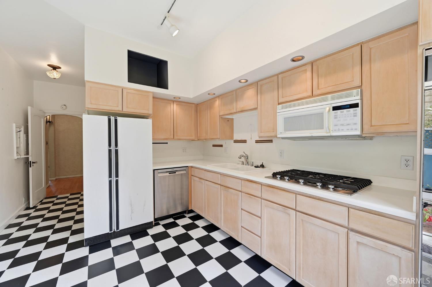 Detail Gallery Image 19 of 61 For 72 Castro St, San Francisco,  CA 94114 - 4 Beds | 2 Baths