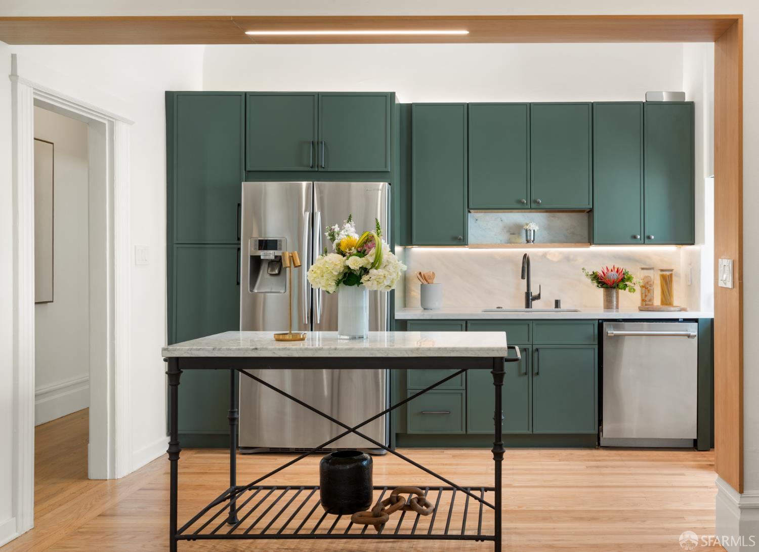 Detail Gallery Image 2 of 37 For 2060 Union St #5,  San Francisco,  CA 94123 - 2 Beds | 1 Baths