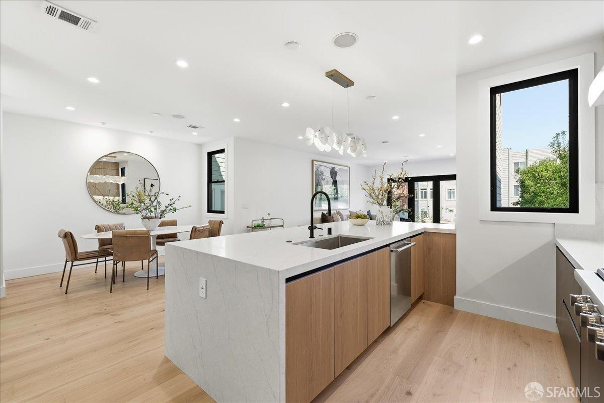 Detail Gallery Image 22 of 83 For 554 18th Ave, San Francisco,  CA 94121 - 5 Beds | 3/1 Baths