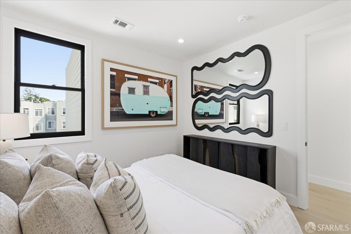 Detail Gallery Image 41 of 83 For 554 18th Ave, San Francisco,  CA 94121 - 5 Beds | 3/1 Baths