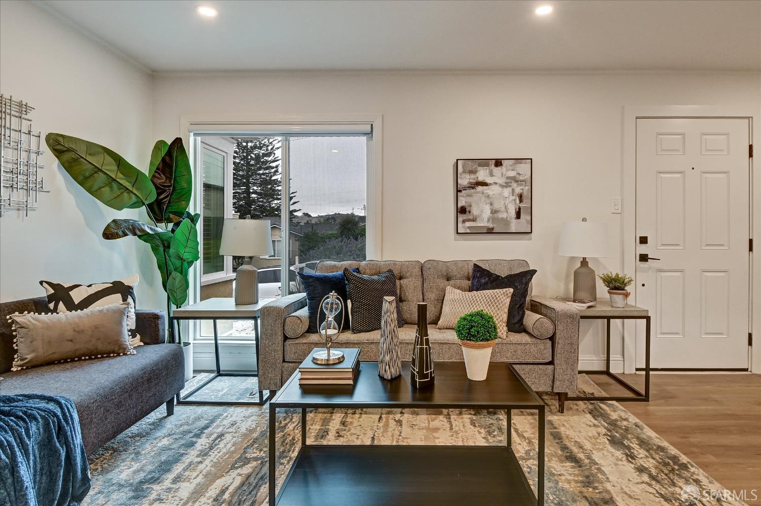 Detail Gallery Image 3 of 42 For 1867 Sweetwood Dr, Daly City,  CA 94015 - 3 Beds | 1 Baths