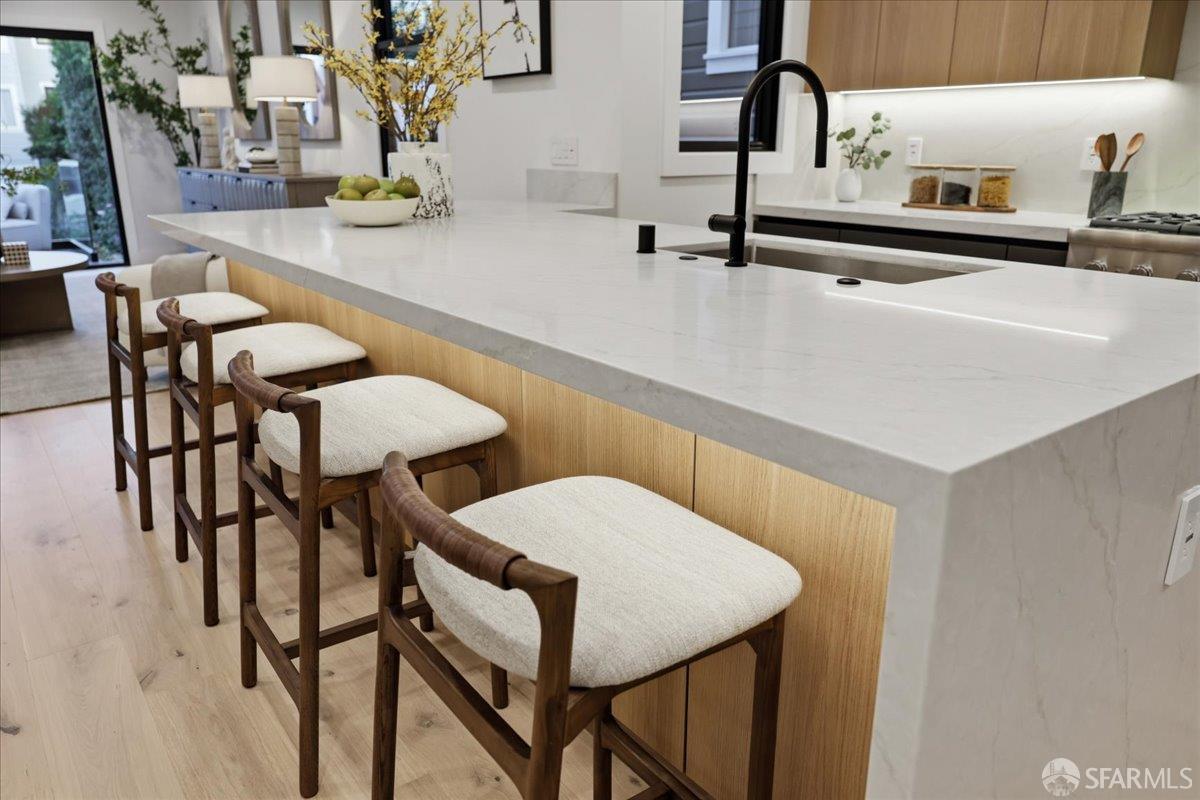 Detail Gallery Image 18 of 83 For 554 18th Ave, San Francisco,  CA 94121 - 5 Beds | 3/1 Baths