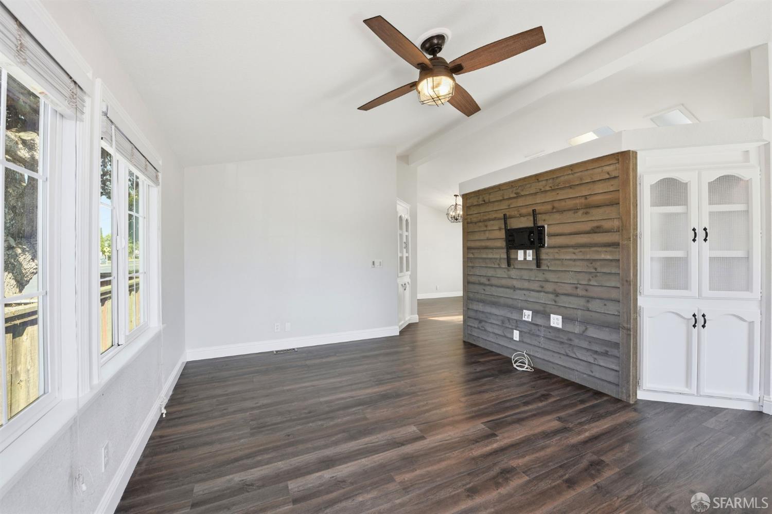 Detail Gallery Image 9 of 42 For 2470 Bourbon Dr, Hayward,  CA 94545 - 3 Beds | 2 Baths