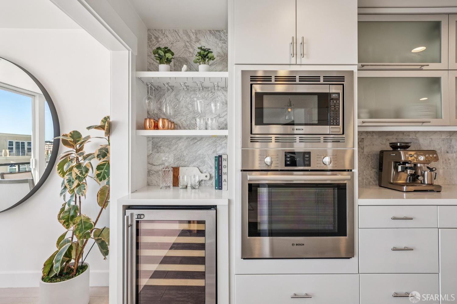 Detail Gallery Image 5 of 39 For 67 Beaumont Ave, San Francisco,  CA 94118 - 3 Beds | 2 Baths