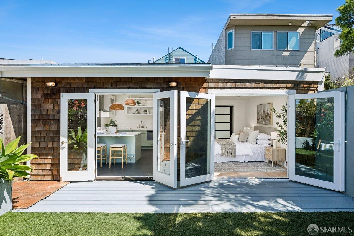 Detail Gallery Image 12 of 52 For 442 Collingwood St a,  San Francisco,  CA 94114 - 2 Beds | 1 Baths