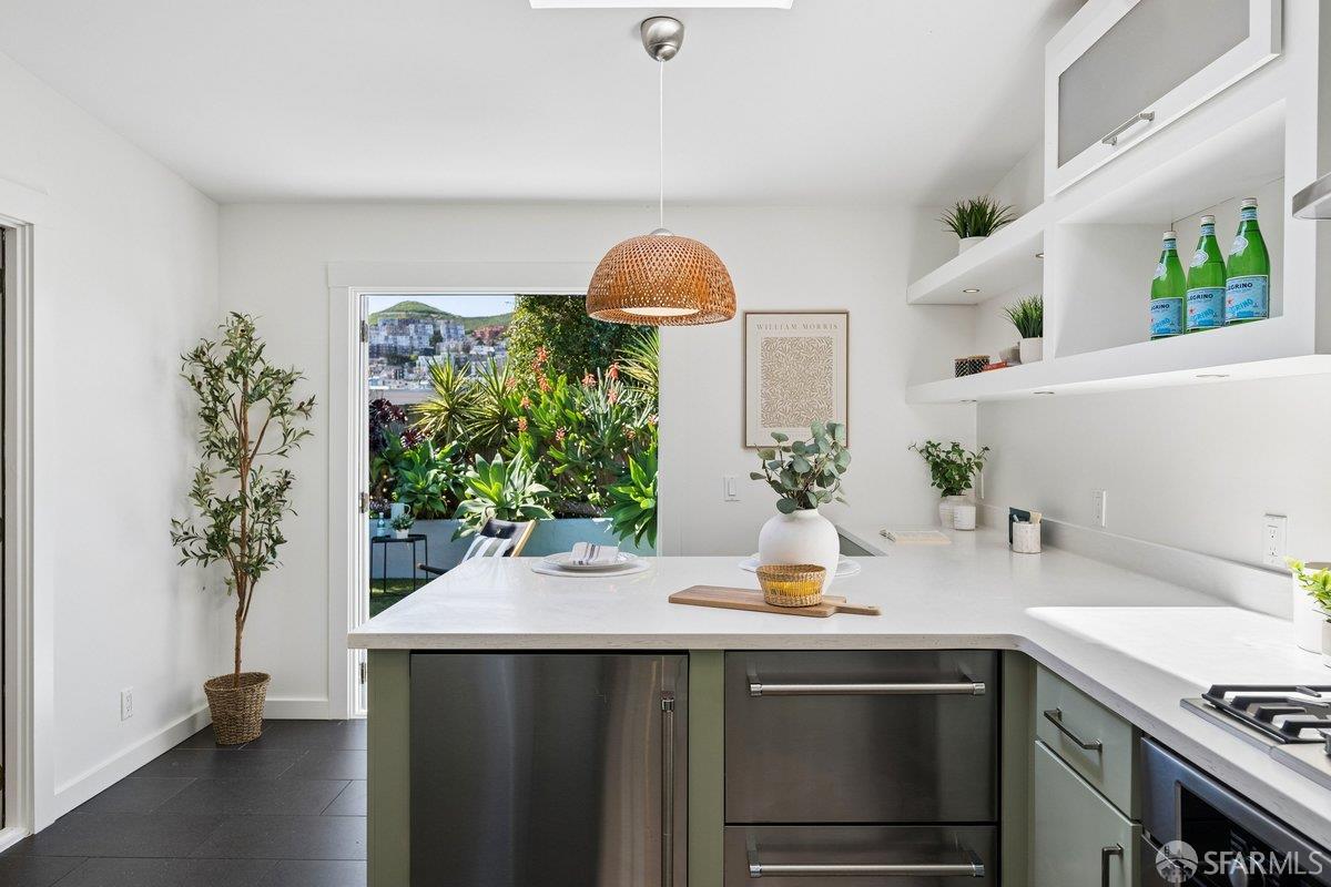 Detail Gallery Image 11 of 52 For 442 Collingwood St a,  San Francisco,  CA 94114 - 2 Beds | 1 Baths