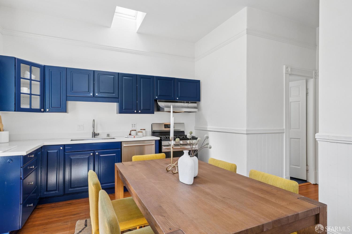 Detail Gallery Image 12 of 90 For 166 Highland Ave, San Francisco,  CA 94110 - 4 Beds | 2 Baths