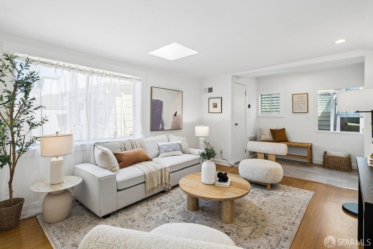 Detail Gallery Image 8 of 52 For 442 Collingwood St a,  San Francisco,  CA 94114 - 2 Beds | 1 Baths