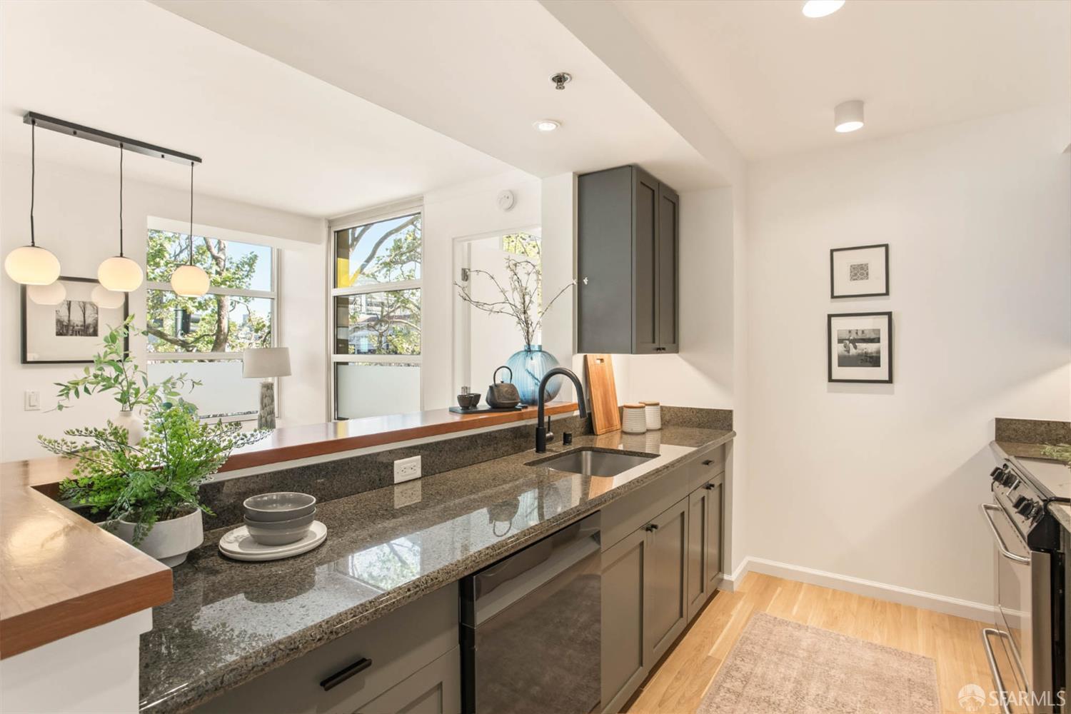 Detail Gallery Image 5 of 21 For 1701 Jackson St #103,  San Francisco,  CA 94109 - 2 Beds | 1 Baths