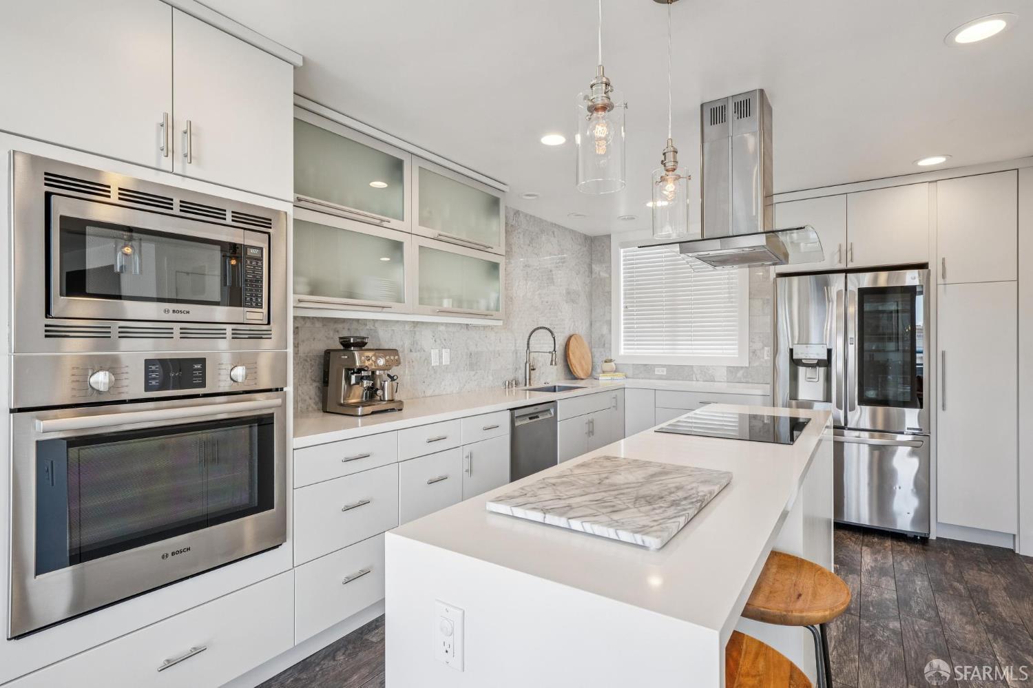 Detail Gallery Image 2 of 39 For 67 Beaumont Ave, San Francisco,  CA 94118 - 3 Beds | 2 Baths