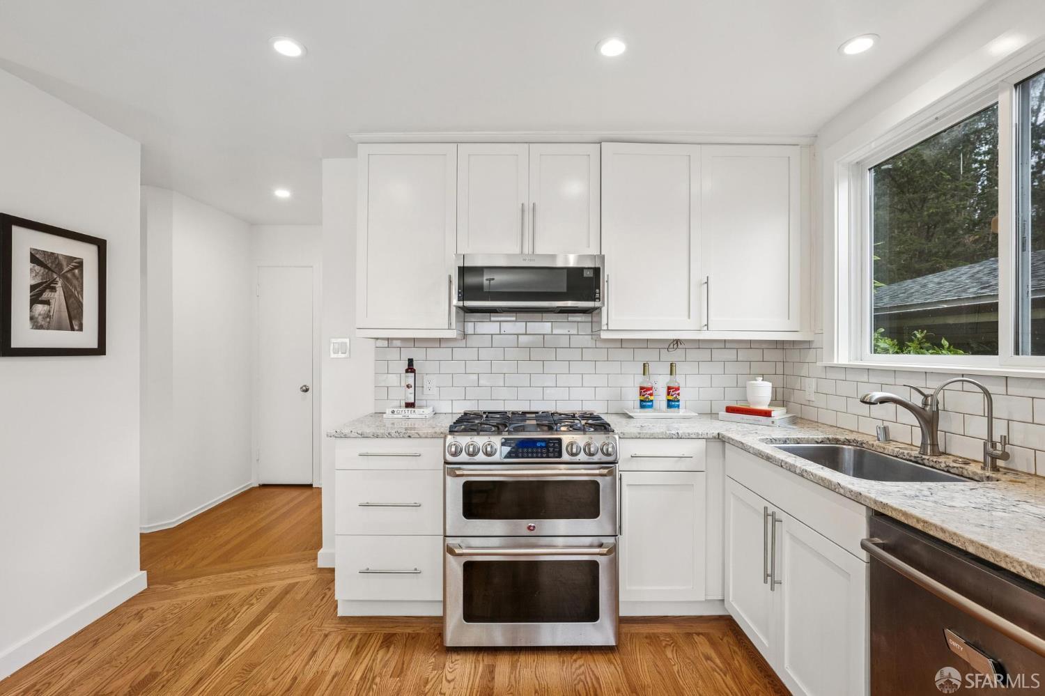 Detail Gallery Image 12 of 40 For 25 Crestmont Dr, San Francisco,  CA 94131 - 4 Beds | 3 Baths