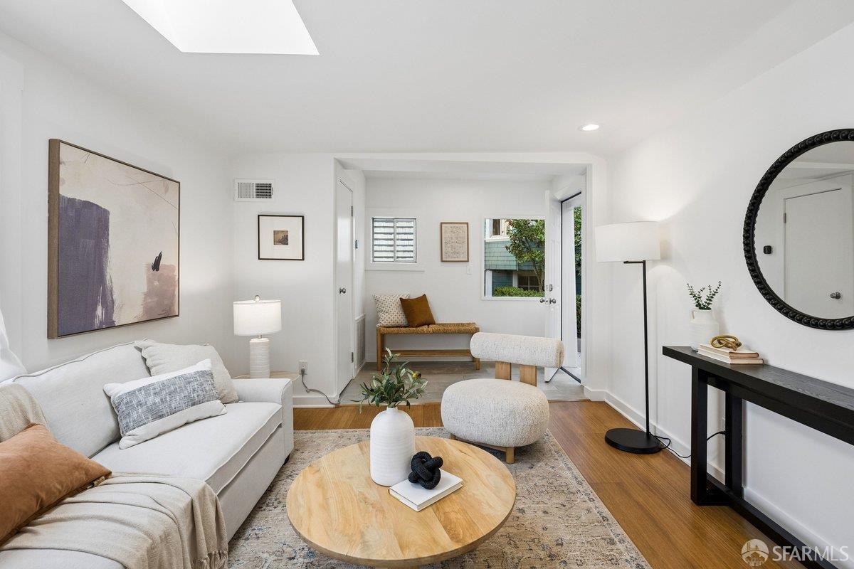 Detail Gallery Image 7 of 52 For 442 Collingwood St a,  San Francisco,  CA 94114 - 2 Beds | 1 Baths