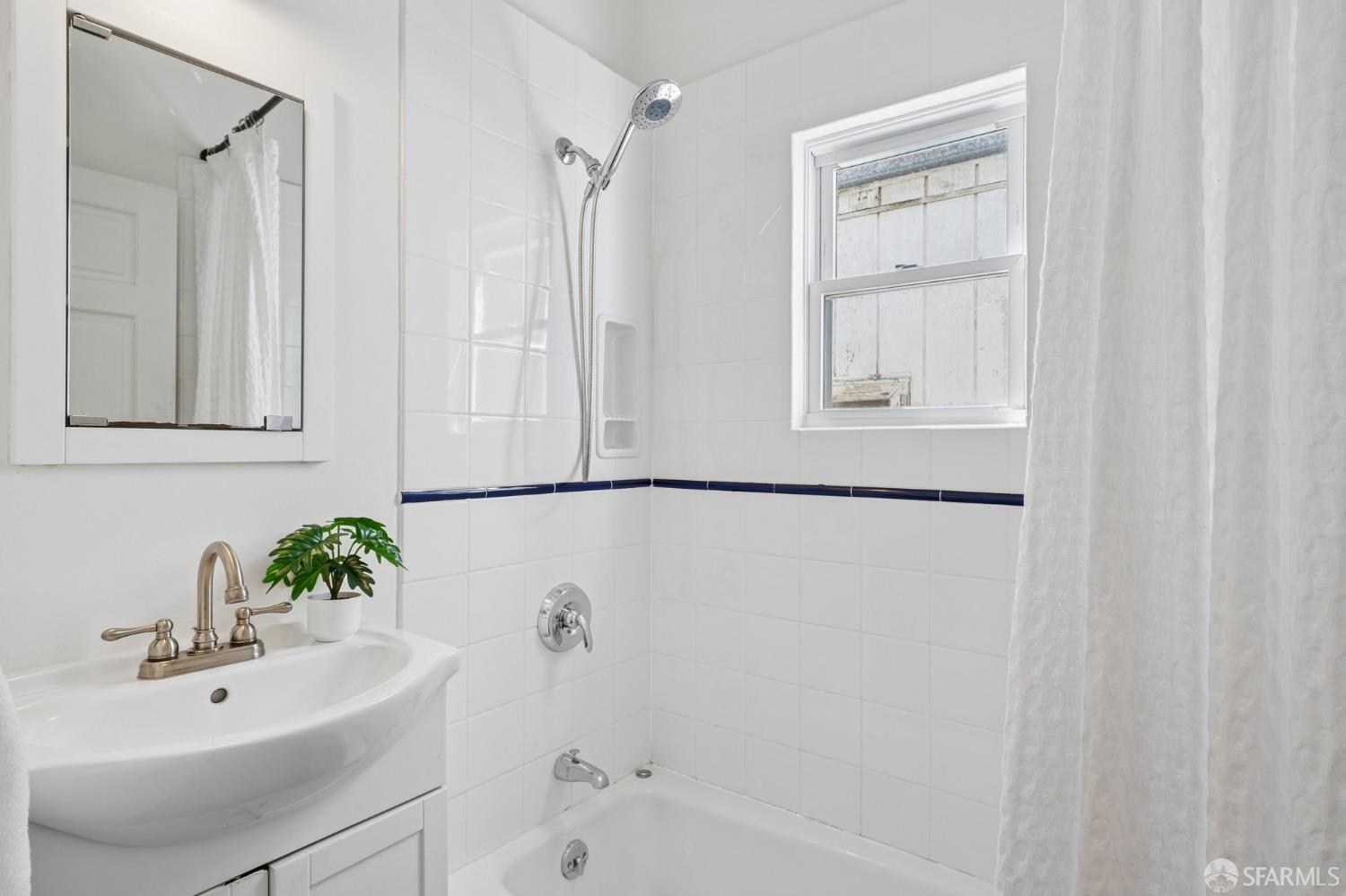 Detail Gallery Image 21 of 90 For 166 Highland Ave, San Francisco,  CA 94110 - 4 Beds | 2 Baths