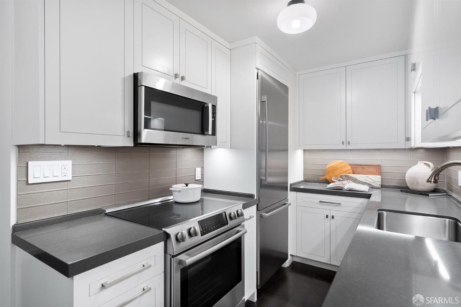 Photo #8: 426117093 Listing: Photo #8