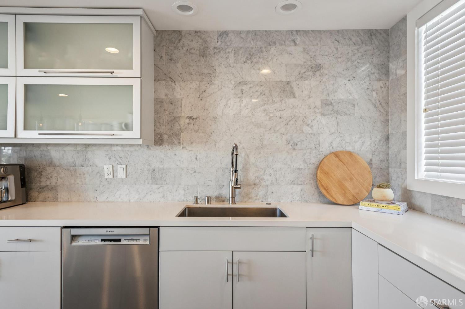 Detail Gallery Image 3 of 39 For 67 Beaumont Ave, San Francisco,  CA 94118 - 3 Beds | 2 Baths