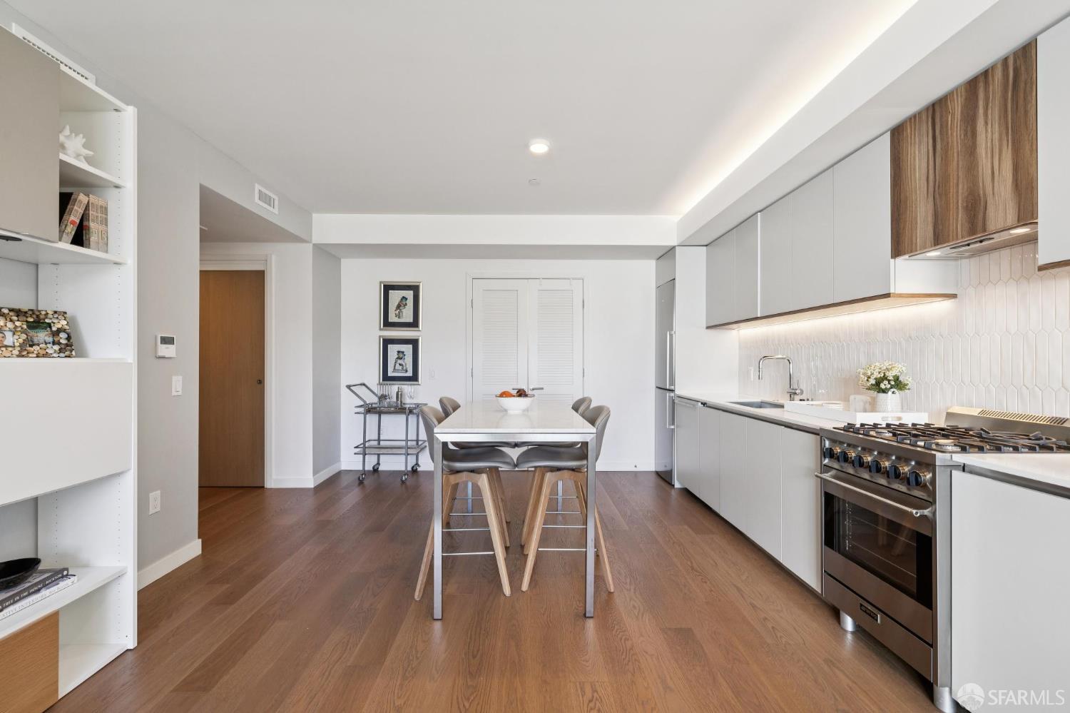 Photo #3: 426116983 Listing: Photo #3