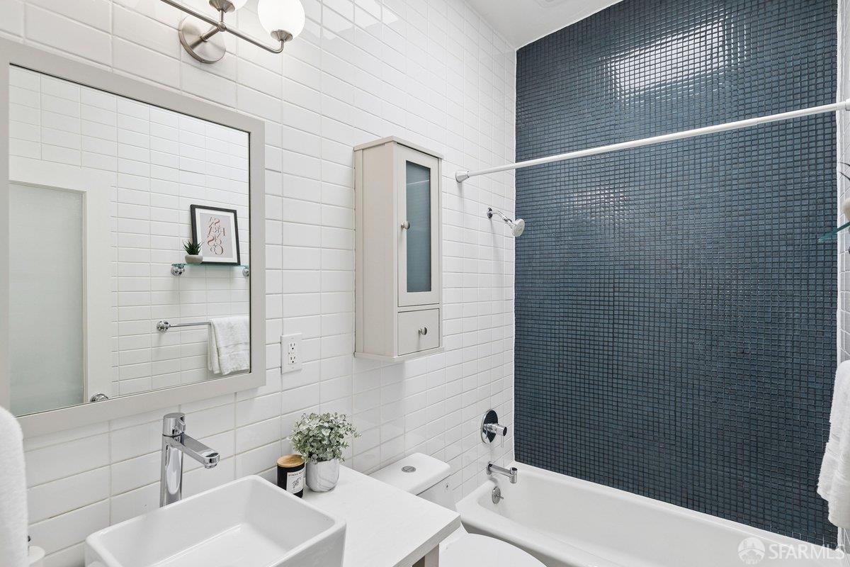 Detail Gallery Image 27 of 52 For 442 Collingwood St a,  San Francisco,  CA 94114 - 2 Beds | 1 Baths