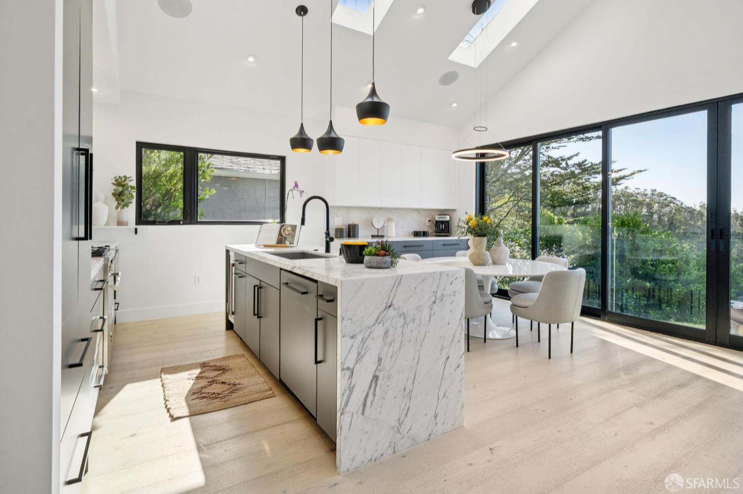 Detail Gallery Image 12 of 88 For 39 Christopher Dr, San Francisco,  CA 94131 - 5 Beds | 4 Baths