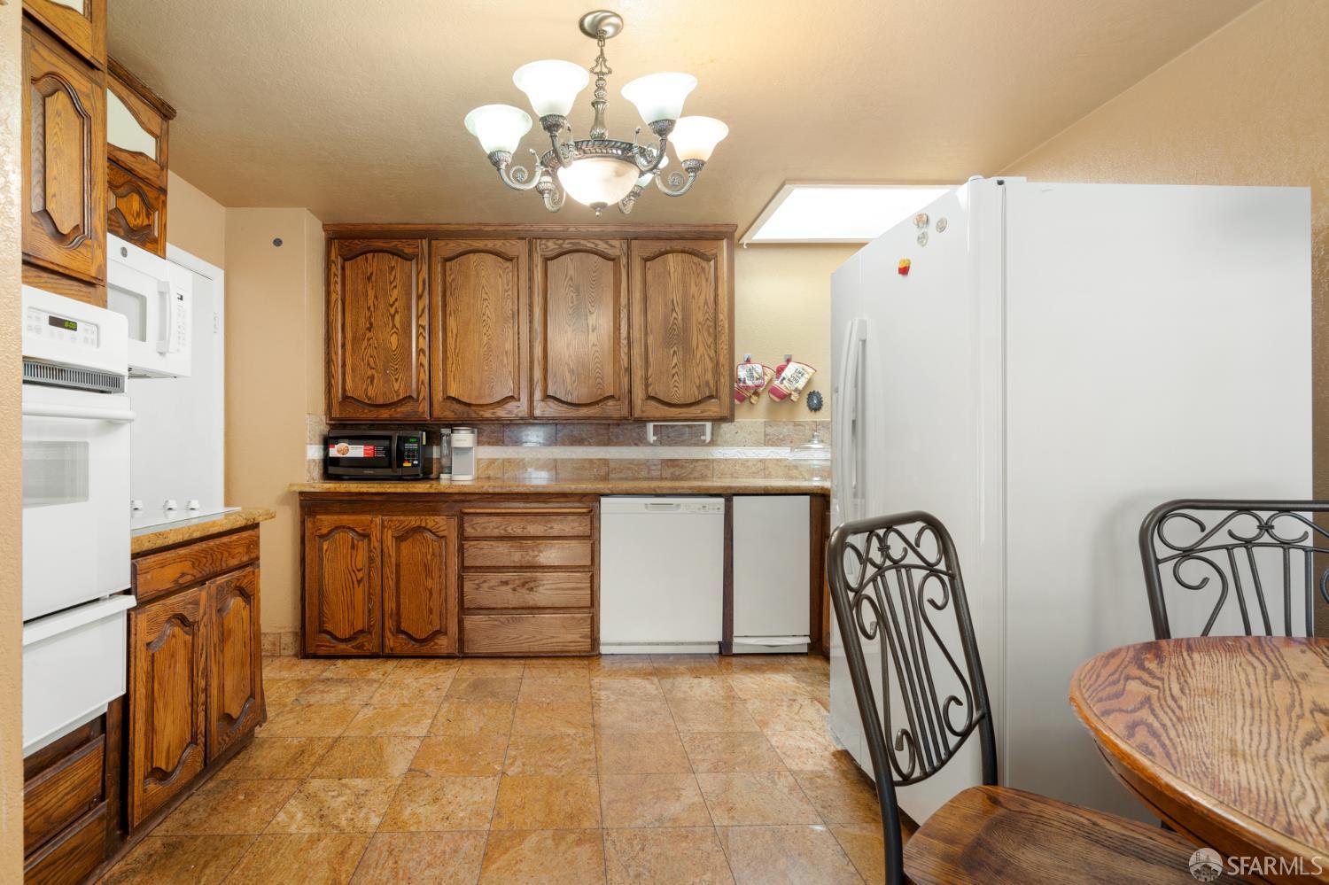 Detail Gallery Image 9 of 28 For 1310 Gilman Ave, San Francisco,  CA 94124 - 4 Beds | 3/1 Baths