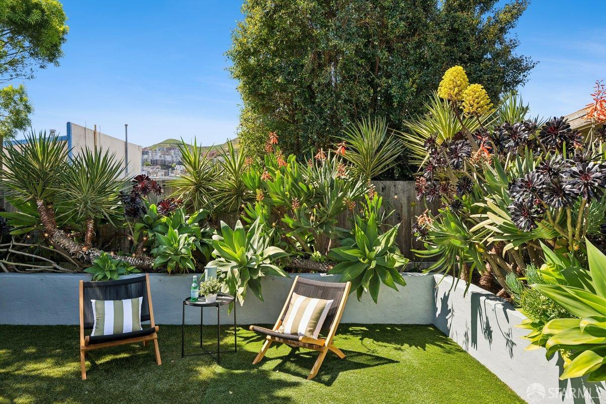 Detail Gallery Image 14 of 52 For 442 Collingwood St a,  San Francisco,  CA 94114 - 2 Beds | 1 Baths