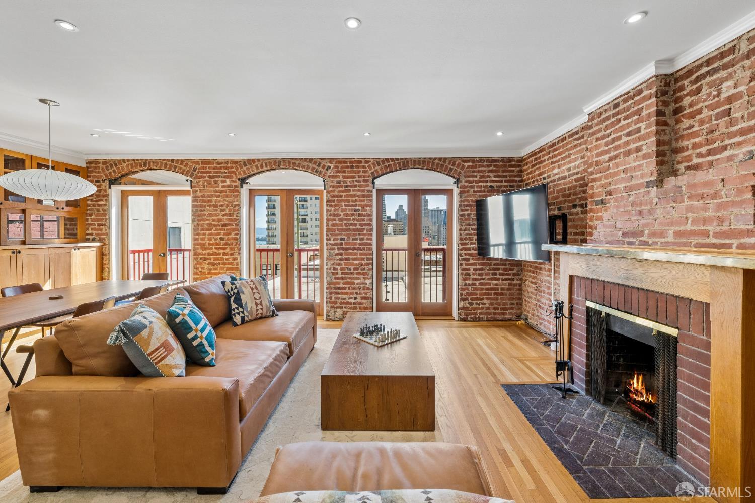 Detail Gallery Image 2 of 21 For 1022 Powell St #2,  San Francisco,  CA 94108 - 2 Beds | 2 Baths