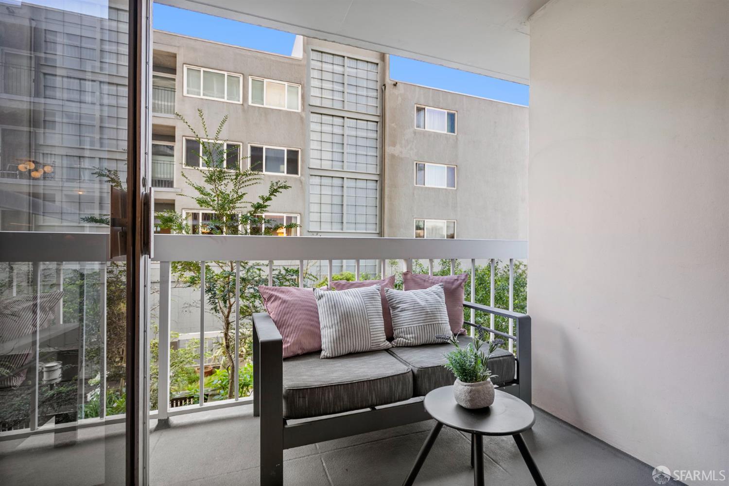 Photo #4: 426117093 Listing: Photo #4