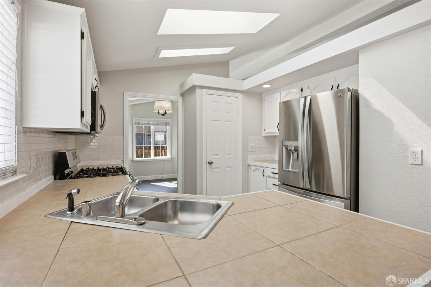 Detail Gallery Image 15 of 42 For 2470 Bourbon Dr, Hayward,  CA 94545 - 3 Beds | 2 Baths