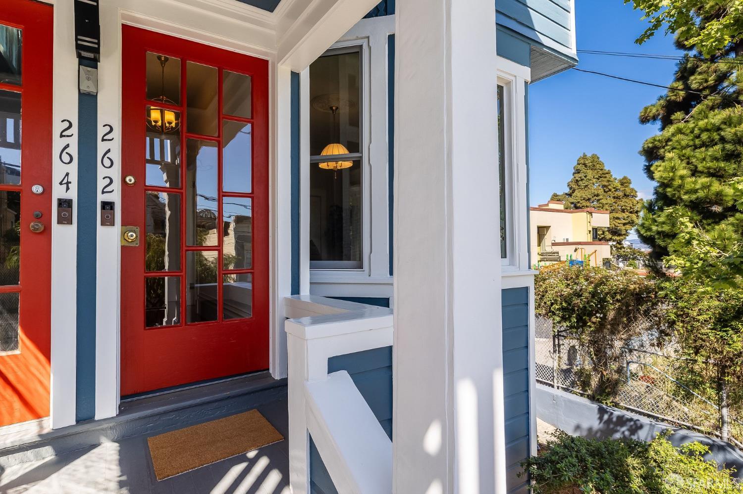 Detail Gallery Image 3 of 42 For 262 Henry St, San Francisco,  CA 94114 - 2 Beds | 1 Baths