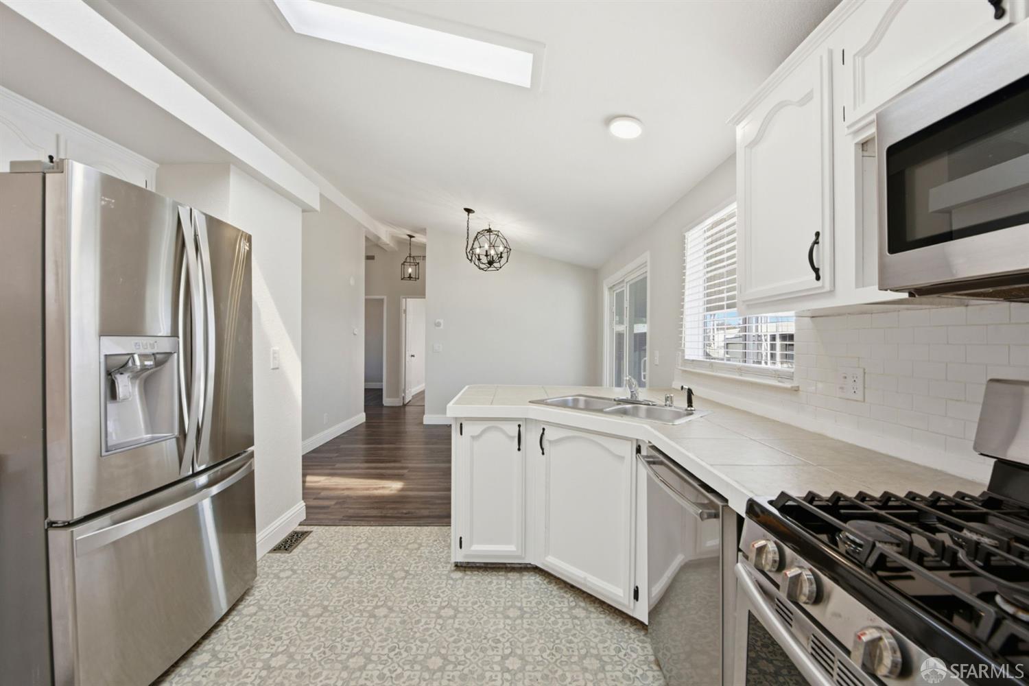 Detail Gallery Image 19 of 42 For 2470 Bourbon Dr, Hayward,  CA 94545 - 3 Beds | 2 Baths