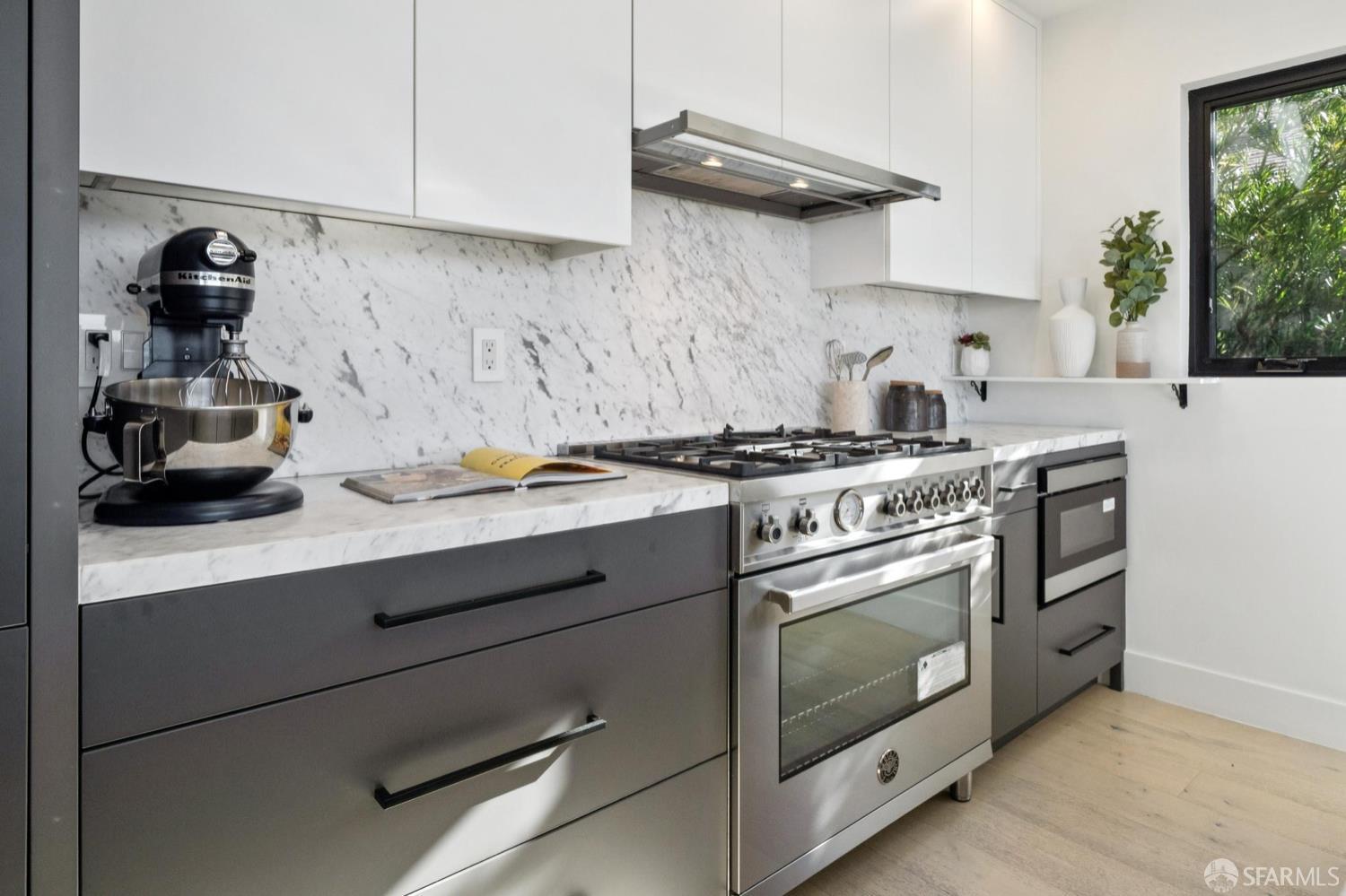 Detail Gallery Image 10 of 88 For 39 Christopher Dr, San Francisco,  CA 94131 - 5 Beds | 4 Baths