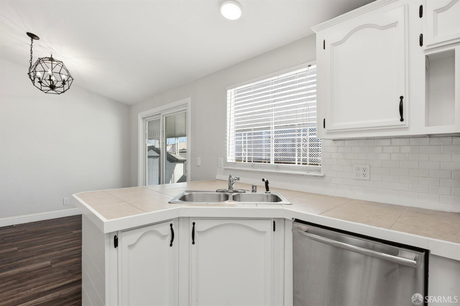Detail Gallery Image 16 of 42 For 2470 Bourbon Dr, Hayward,  CA 94545 - 3 Beds | 2 Baths
