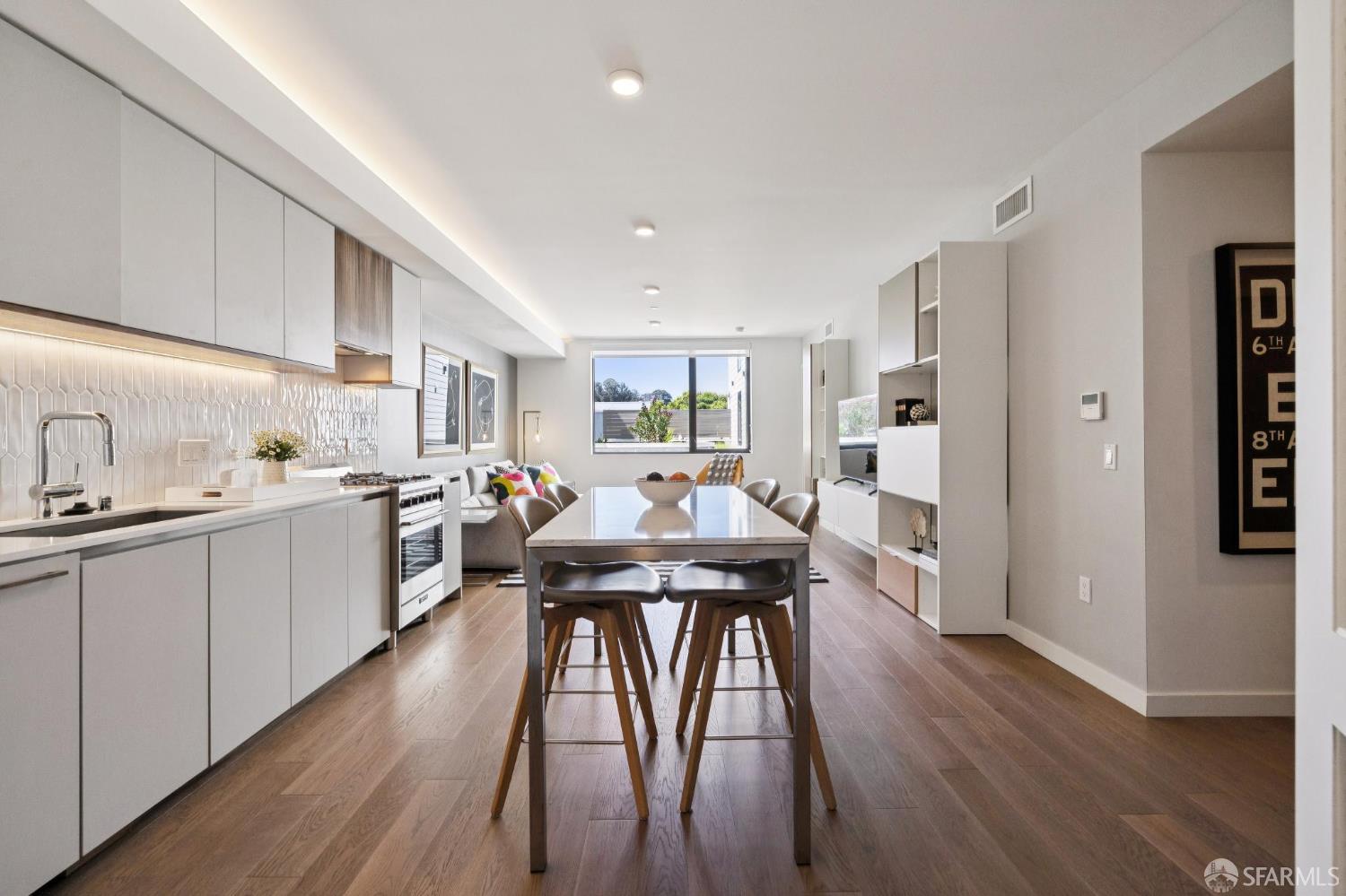 Photo #4: 426116983 Listing: Photo #4