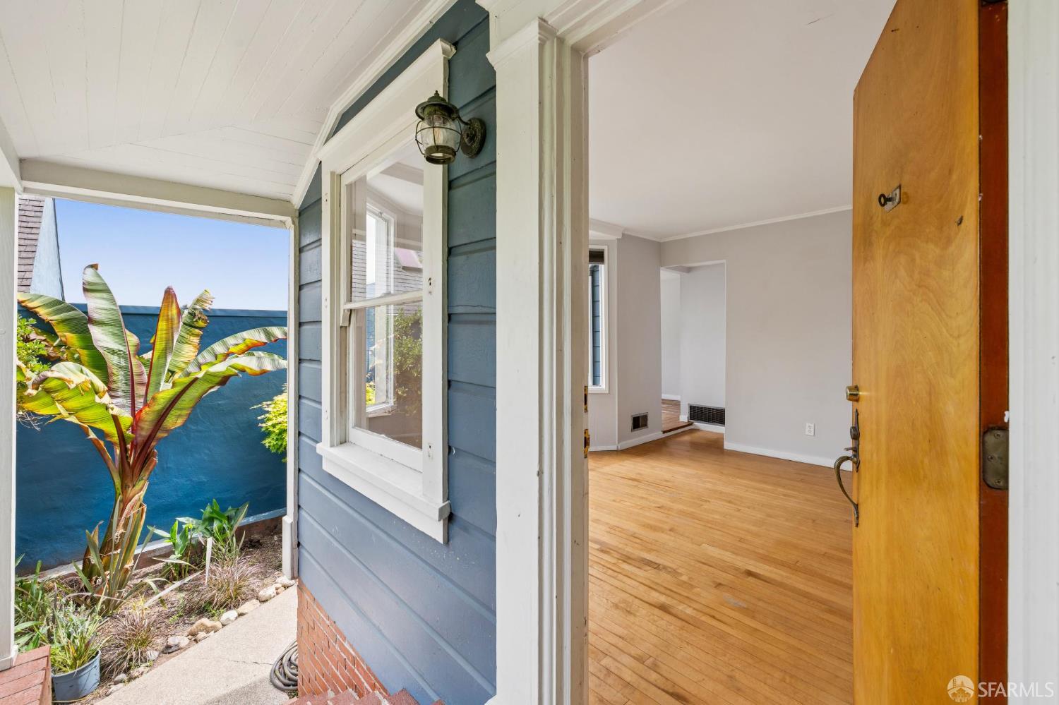 Detail Gallery Image 4 of 32 For 3623 22nd St, San Francisco,  CA 94114 - 2 Beds | 1 Baths