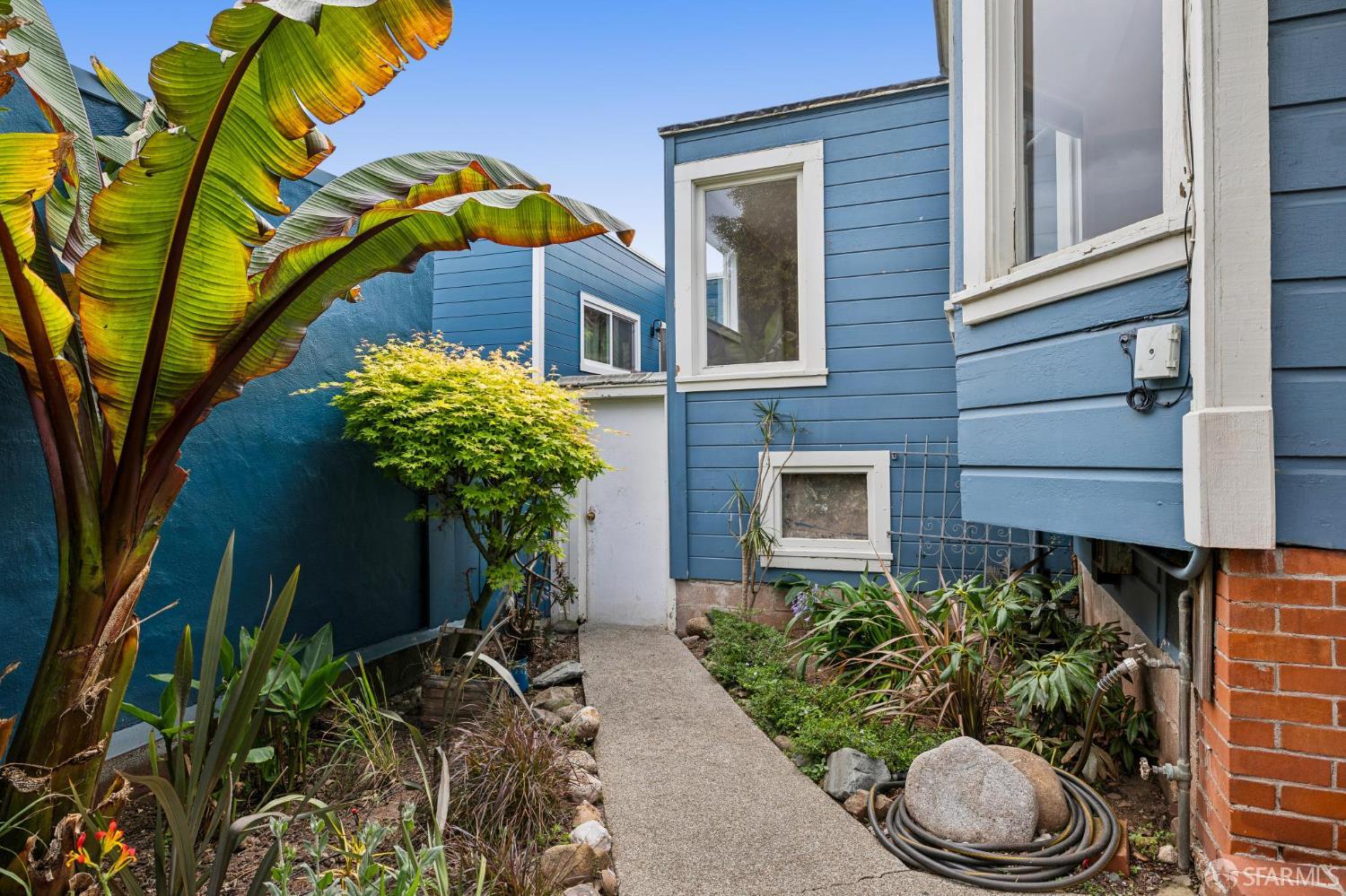 Detail Gallery Image 3 of 32 For 3623 22nd St, San Francisco,  CA 94114 - 2 Beds | 1 Baths