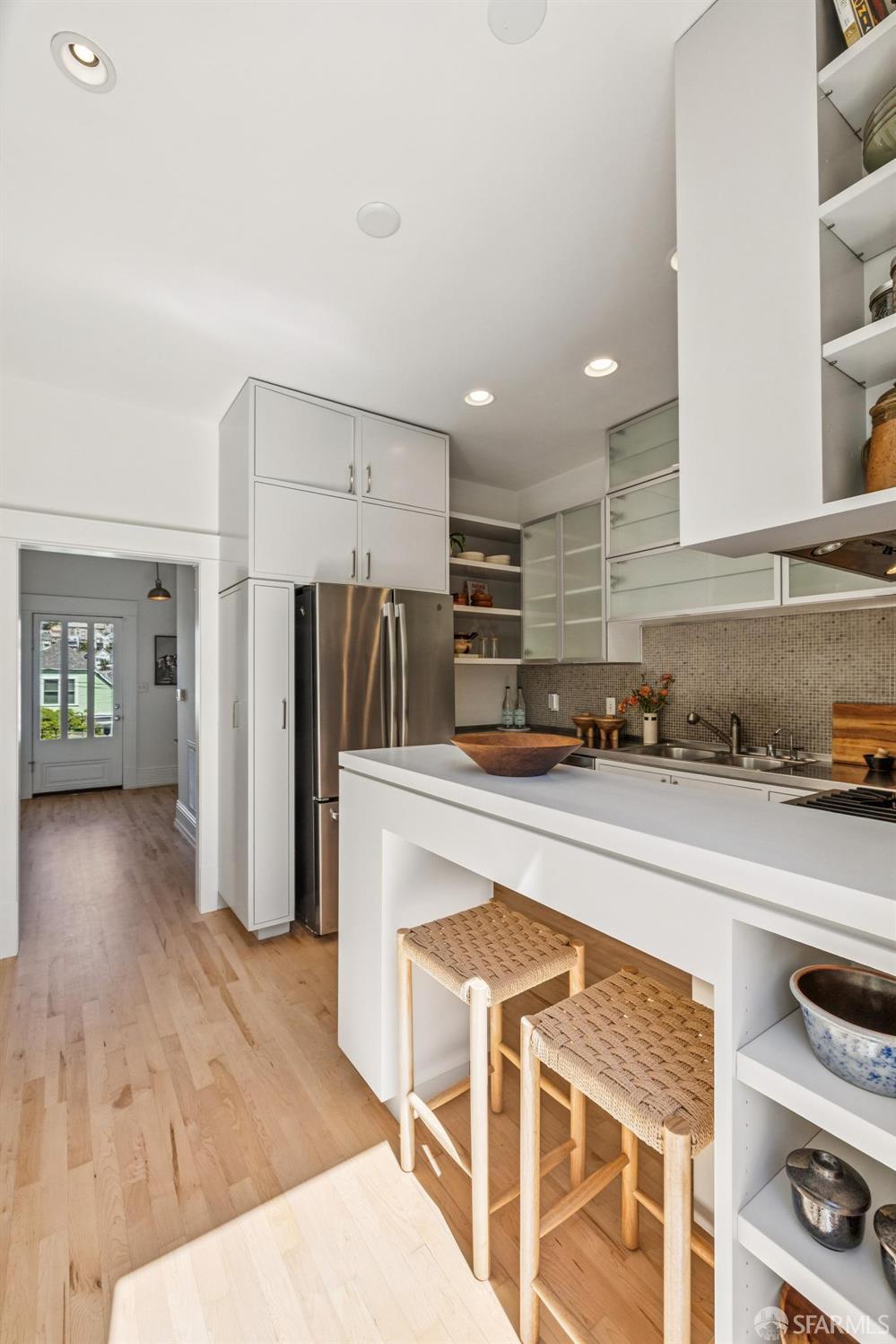 Detail Gallery Image 14 of 31 For 4245 25th St, San Francisco,  CA 94114 - 3 Beds | 1/1 Baths